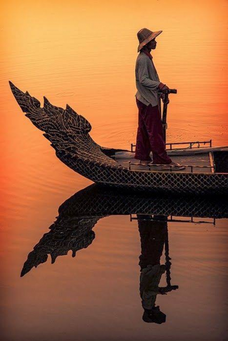 Picture of a Cambodian Boatman
