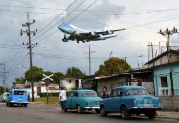 Obama's Air Force One gliding over Havana with his family and staff